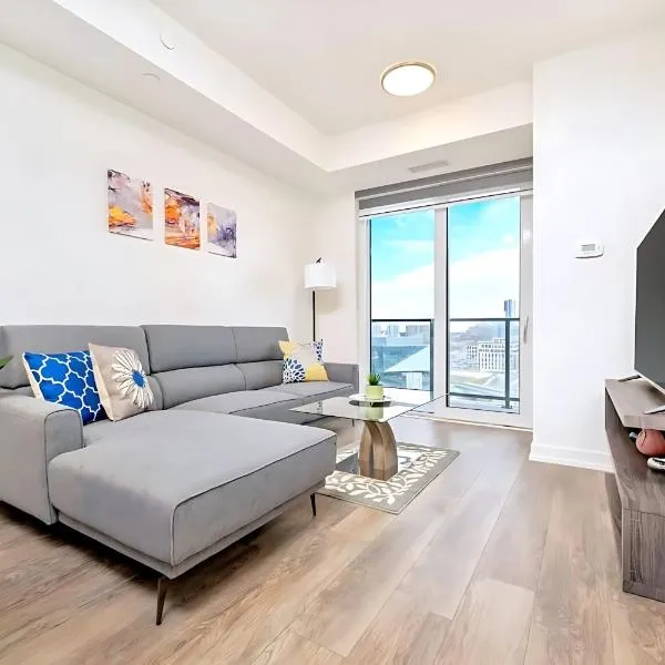 Luxurious 1BR Condo - Stunning City Views，位于基奇纳的酒店