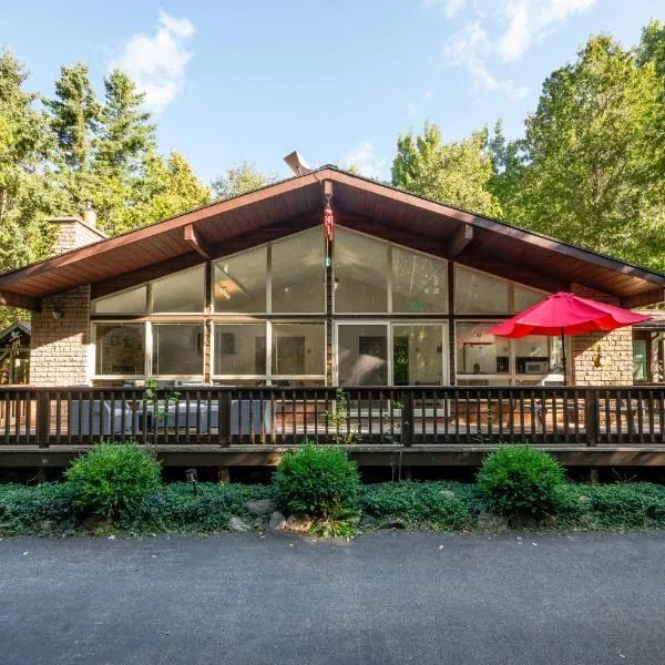 Evergreen Escape - Tobermory Chalet and Sauna，位于托伯莫里的酒店