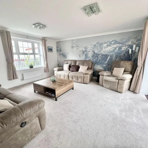 A luxury detached 4 bed home，位于Pontnewydd的酒店