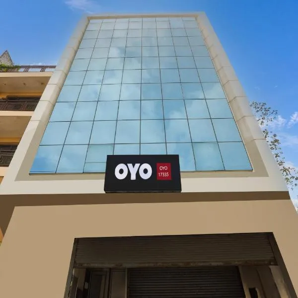 Super OYO Hotel O Downtown Uttam Nagar formerly Town Plaza，位于Bahādurgarh的酒店