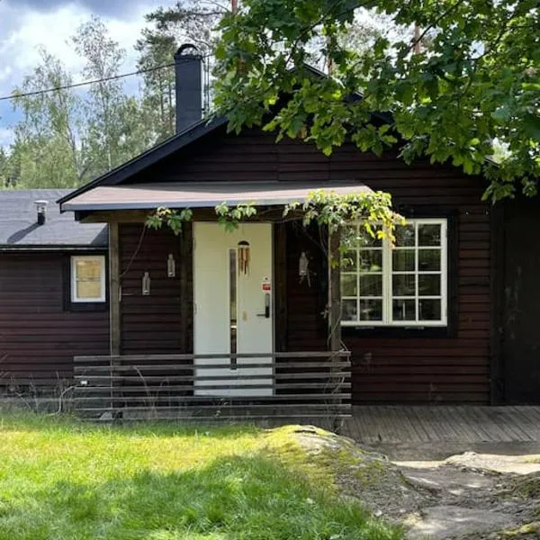 Forest lodge Stockholm，位于Vendelsö的酒店