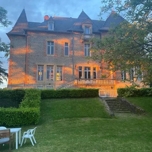 Castle Of Saint Germain Des Rives，位于Saint-Germain-des-Rives的酒店