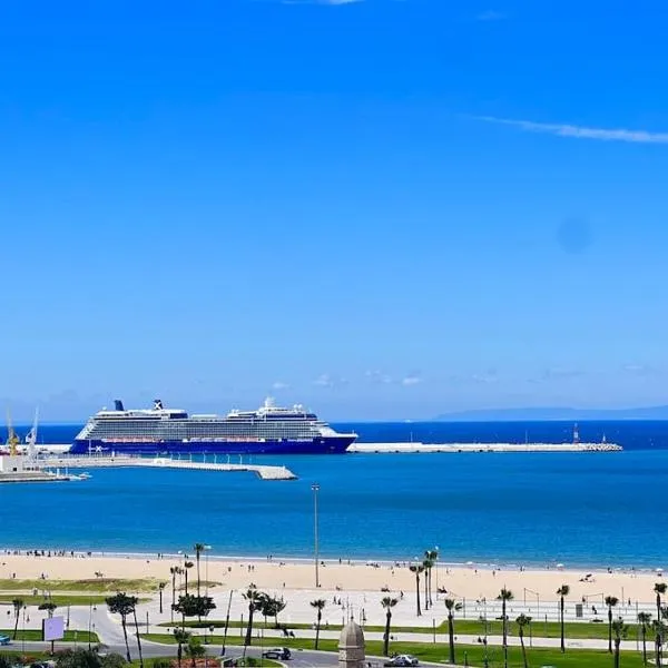 Vue mer-moderne-en plein centre ville，位于Charf的酒店