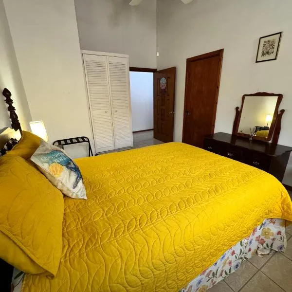 Chalet Belizomi - La Marguerite Room，位于洛尼湾村的酒店