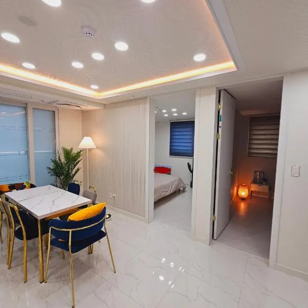 Seoul Hwaogok large three bedroom - 10mins to Gimpo Airport，位于首尔的酒店