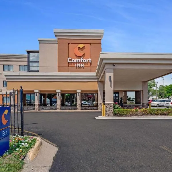 Comfort Inn Downtown，位于Grosse Pointe Park的酒店