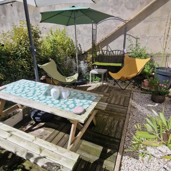 Petit cocon avec jardin, parking et plage à 150m, Le Havre，位于Le Perrey的酒店
