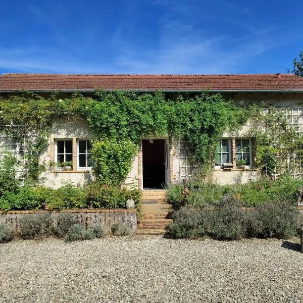 Gîte La Cour Cachée，位于Saulx-en-Woëvre的酒店