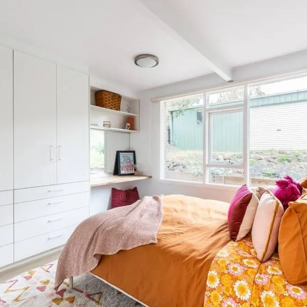 Spacious, Pet Friendly - Close to Main St，位于格罗夫海洋的酒店