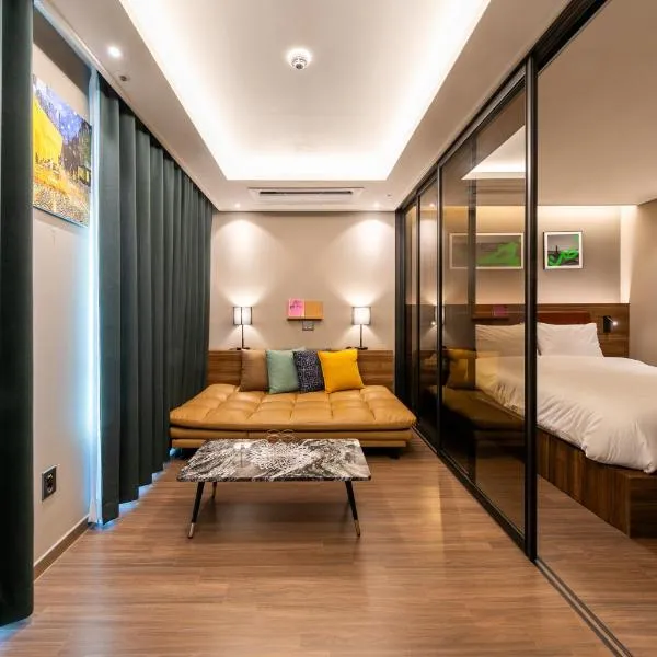Hera Haeundae Beach Premium Ocean View # Sea view，位于釜山的酒店