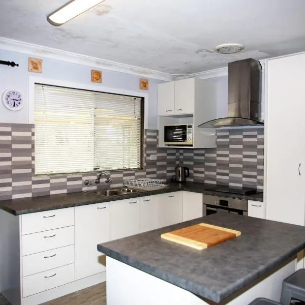 Brooklands - Budget Beach Shack Style Accomodation，位于吉尔德顿的酒店