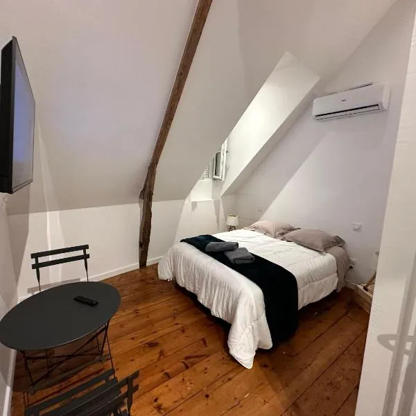 Chambre 3 Face au Donjon，位于蓬的酒店