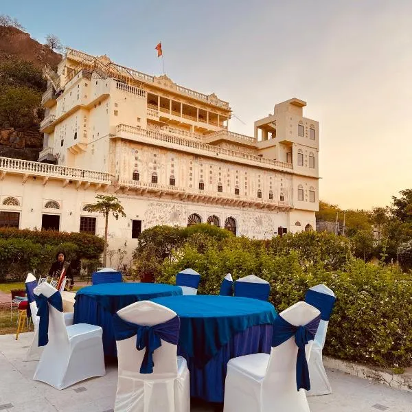 Medieval Palace , Kalwar，位于Pachār的酒店