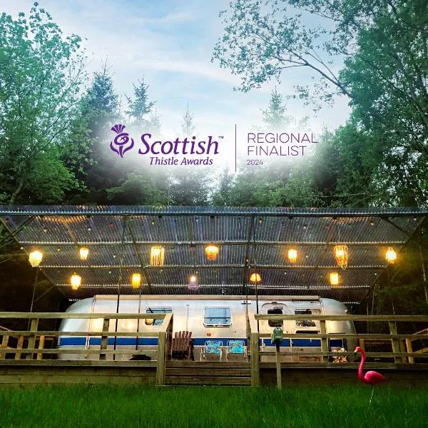 Airstream Woodland Escape，位于Galston的酒店