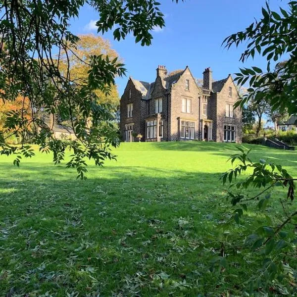 Luxury Penthouse, in the heart of Uppermill, Saddleworth，位于萨德尔沃思的酒店