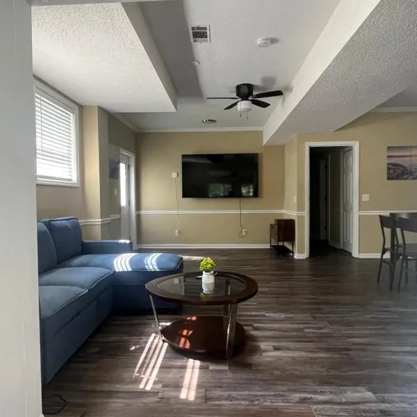 2BR private Duplex, quiet, central,remodeled，位于道尔顿的酒店