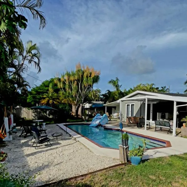 Pool House Resort heated swimming pool family getaway，位于卡特勒湾的酒店