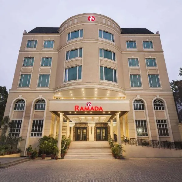 Ramada by Wyndham Jalandhar City Center，位于贾朗达尔的酒店
