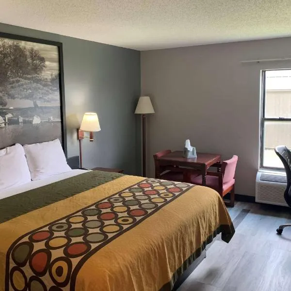 Super 8 by Wyndham Chenoa，位于Chenoa的酒店