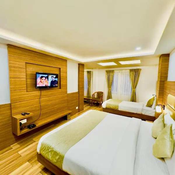 Hotel LA VISTA Near Railway Station Darjeeling，位于大吉岭的酒店