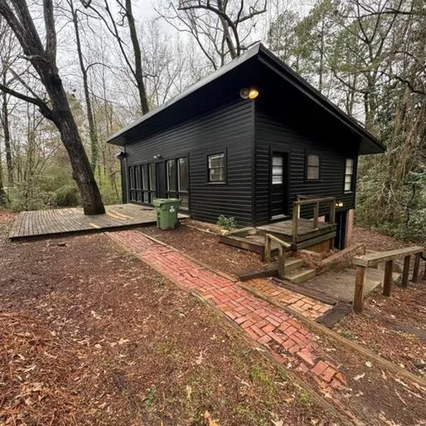 Creekside Cabin - 5 Mins from LA TECH and Sports Complex，位于拉斯顿的酒店