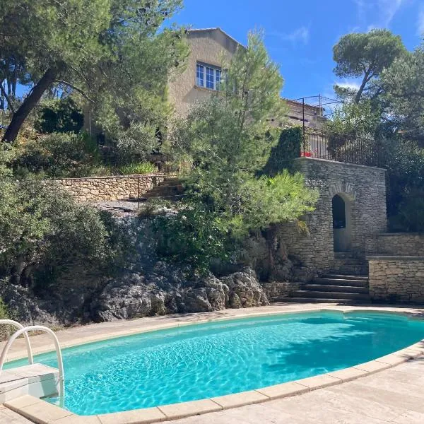 Le gîte sous les pins，位于Les Taillades的酒店