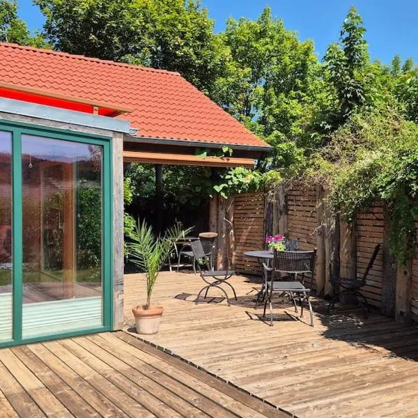 Ökologisches Hideaway mit Sauna und großem Garten，位于Seßlach的酒店