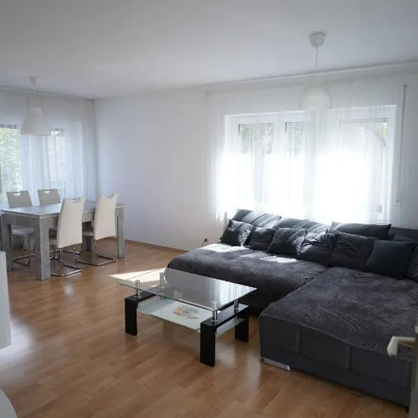 Helle 2 Zimmer Ferienwohnung mit 63qm in Trossingen，位于特罗辛根的酒店