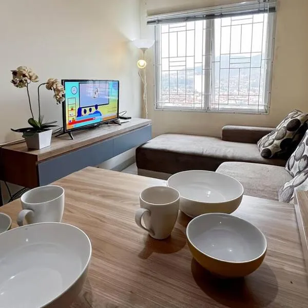 Apt Pinewood 2BR with Pool n Wi-Fi by 2ndHome，位于Cilimus 2的酒店
