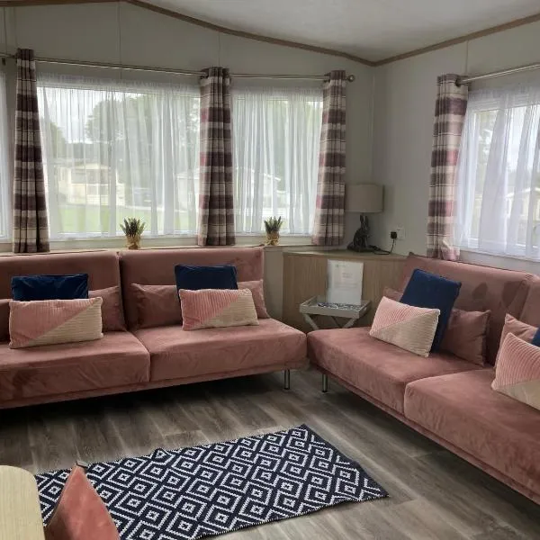 Woodberry (Acorn Caravan Holidays Newquay)，位于特鲁罗的酒店