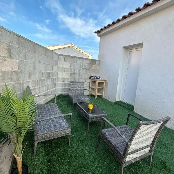 Studio en bas de villa，位于阿尔勒的酒店