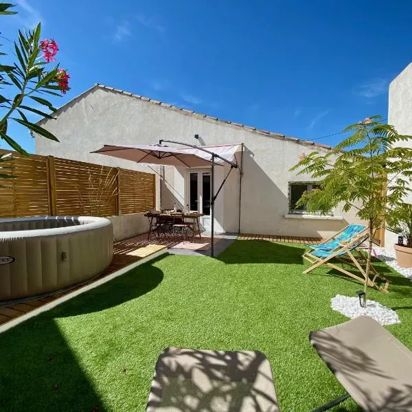Tiny Harmony - Logement confortable avec jardin et jacuzzi privés près d’Aix en Provence，位于沃内勒的酒店