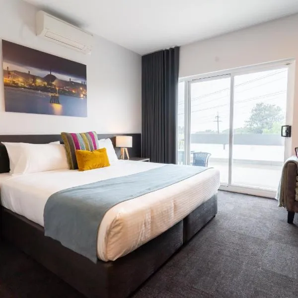 Coniston Hotel Wollongong，位于Warrawong的酒店