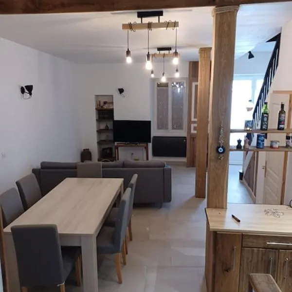 Maison de bourg，位于Saint-Pierre-de-Côle的酒店