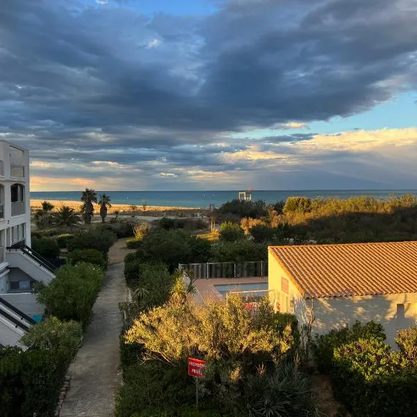 Le Panorama du Tropique Saint Cyprien - Saint-Cyprien-Plage - Perpignan 66 Vue mer - Front de mer，位于圣西普里安的酒店