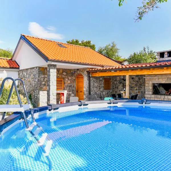 Apartman Lavanda sa bazenom i okućnicom 4*，位于Hreljin的酒店