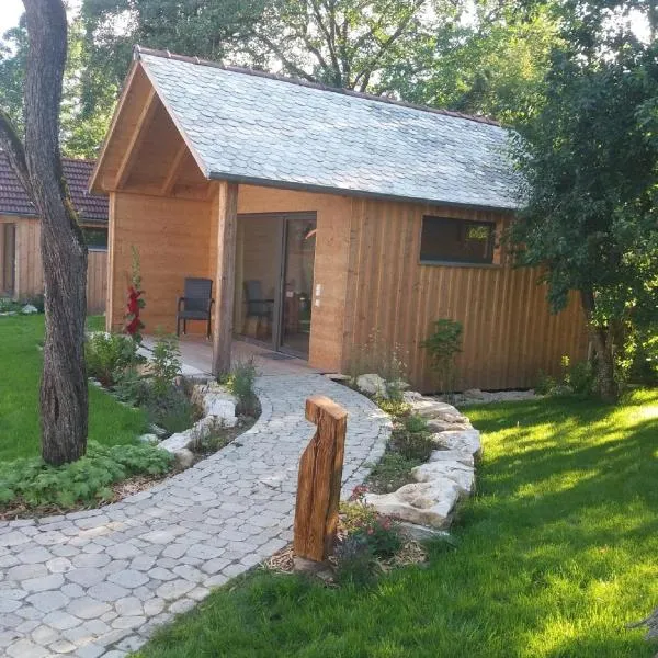 Feriengarten mit Schlafhütten，位于Burgsalach的酒店