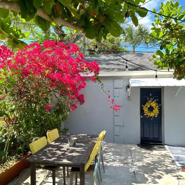 Lovely 2BR Cottage，位于西棕榈滩的酒店