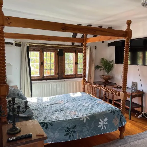 Tudor House - Double Room - En suite，位于Goffs Oak的酒店