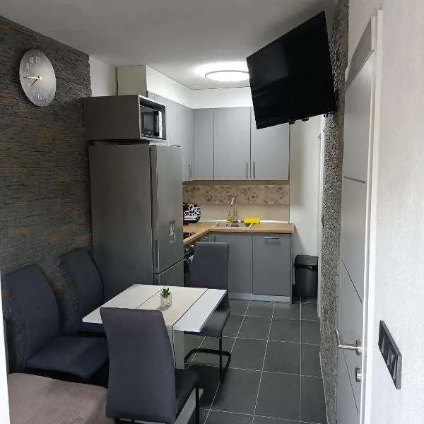 Apartman M&A，位于扎顿的酒店