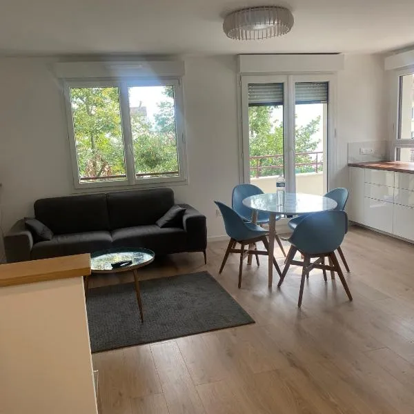 AG Immobilier 95，位于贝宗的酒店