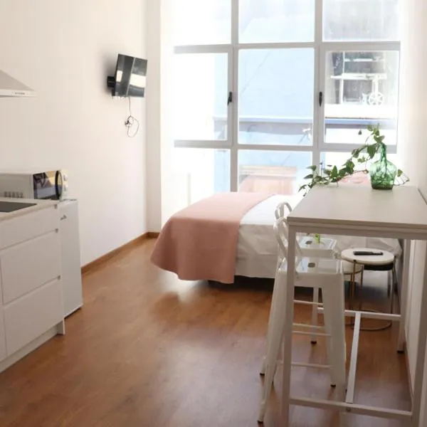 Moderno y lujoso Apartamento CASTELAR 2，位于阿尔卡扎德三涓的酒店