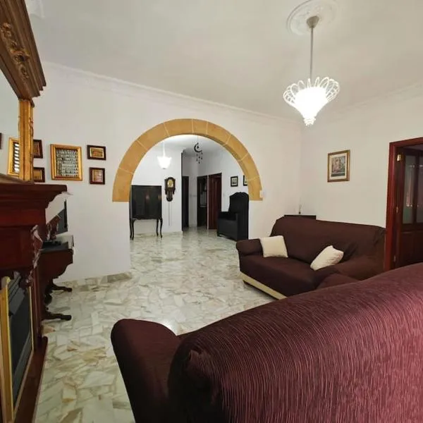 Spacious 4-Bedroom Apartment，位于莫斯塔的酒店