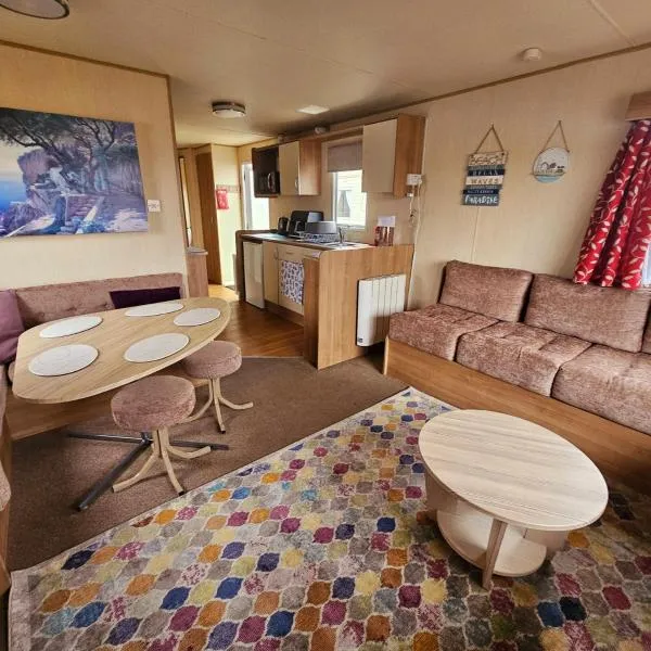 3 Bed Standard caravan Robinhood，位于拉尔的酒店