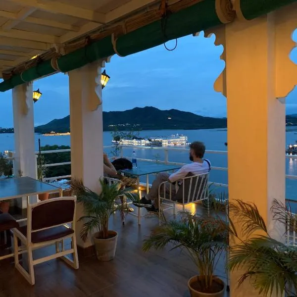 Peacock Guest House - Lake View Hotel In Udaipur，位于乌代浦的酒店