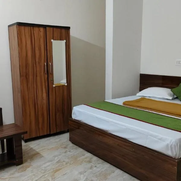 Megha Lodging，位于Chik Bānavar的酒店
