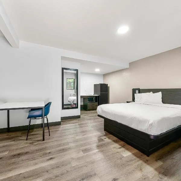 Southern Suites Carrollton，位于卡罗尔顿的酒店