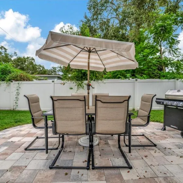 The Bardmoor a Luxury Family Retreat in St Pete，位于Seminole的酒店