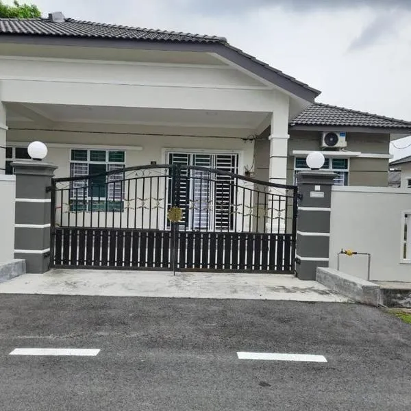 Sri Keroma Bajandoh Muar Homestay，位于麻坡的酒店