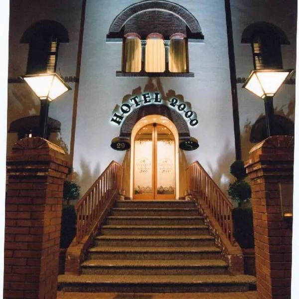 2000酒店，位于Collegiglioni的酒店